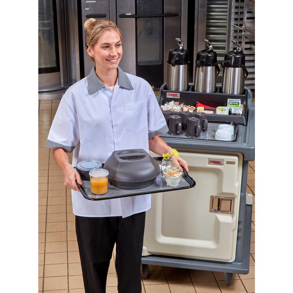 Cambro 1418VCH382 Non-Skid Versa Camtray with Handles, 18" x 14" - Black w/ Pebbled Black