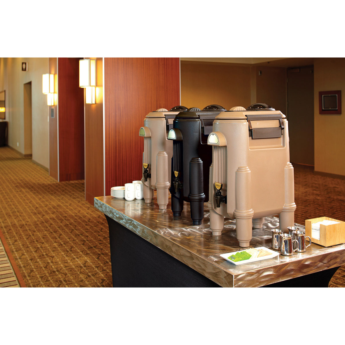 Cambro CSR5417 Camserver 5 gal. Insulated Beverage Server, 91 Servings - Dark Taupe