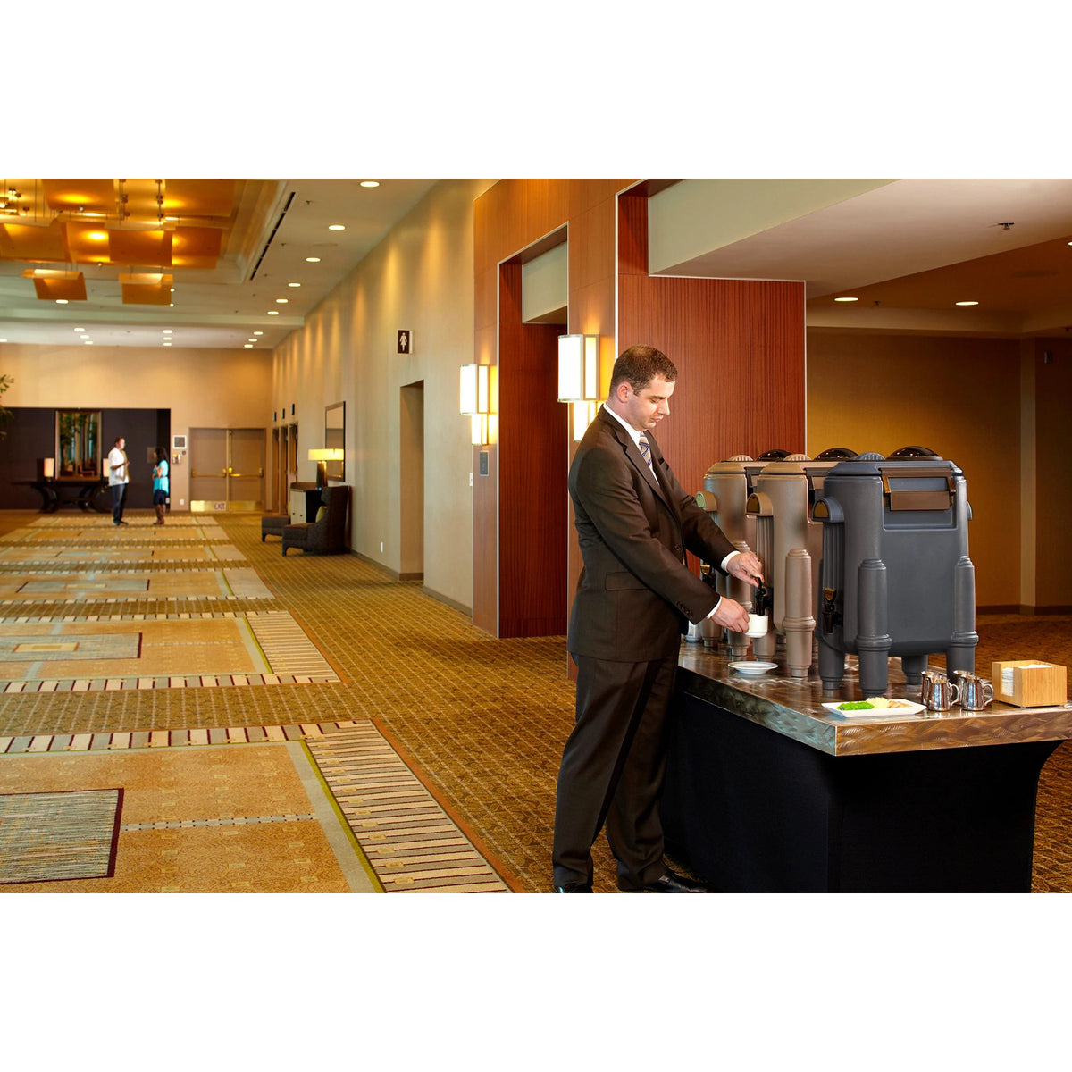 Cambro CSR5110 Camserver 5 gal. Insulated Beverage Server, 91 Servings - Black