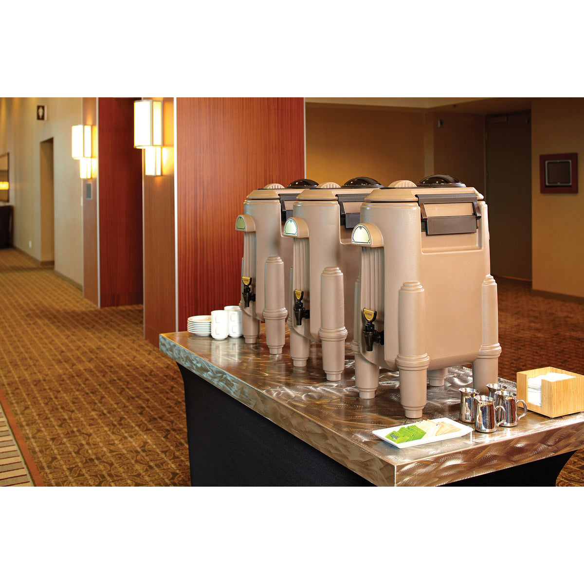 Cambro CSR5417 Camserver 5 gal. Insulated Beverage Server, 91 Servings - Dark Taupe