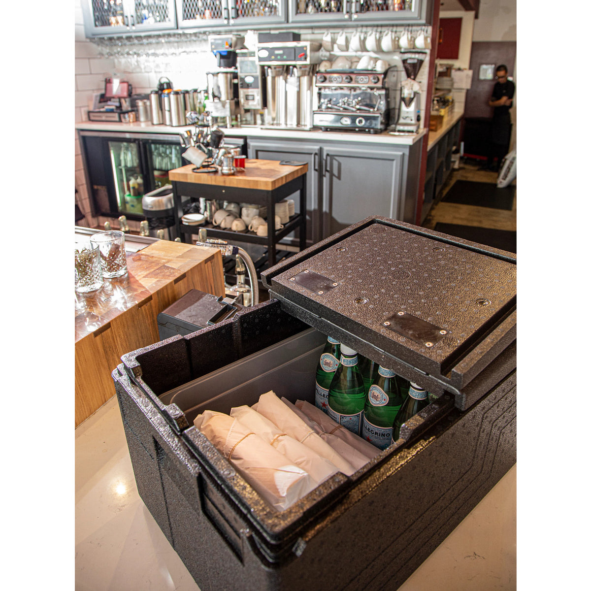 Cambro EPPFLID110 Cam GoBox Hinged FlipLid, Fits EPP180SW, EPP180LHSW and EPP160SW - Black