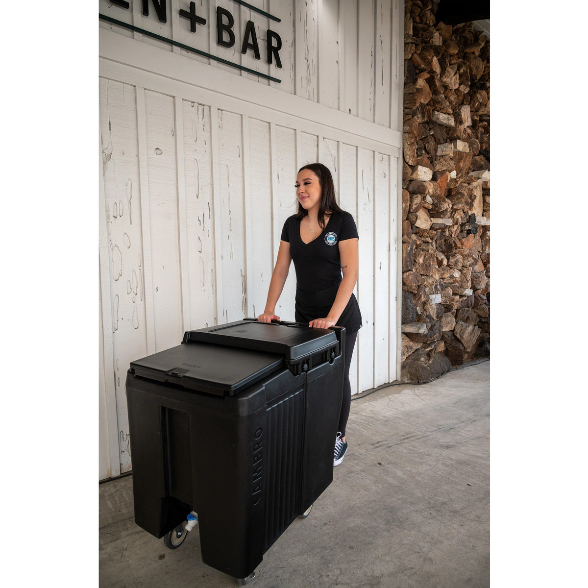 Cambro ICS175TB110 SlidingLid Ice Caddy, 175 lbs., Tall - Black