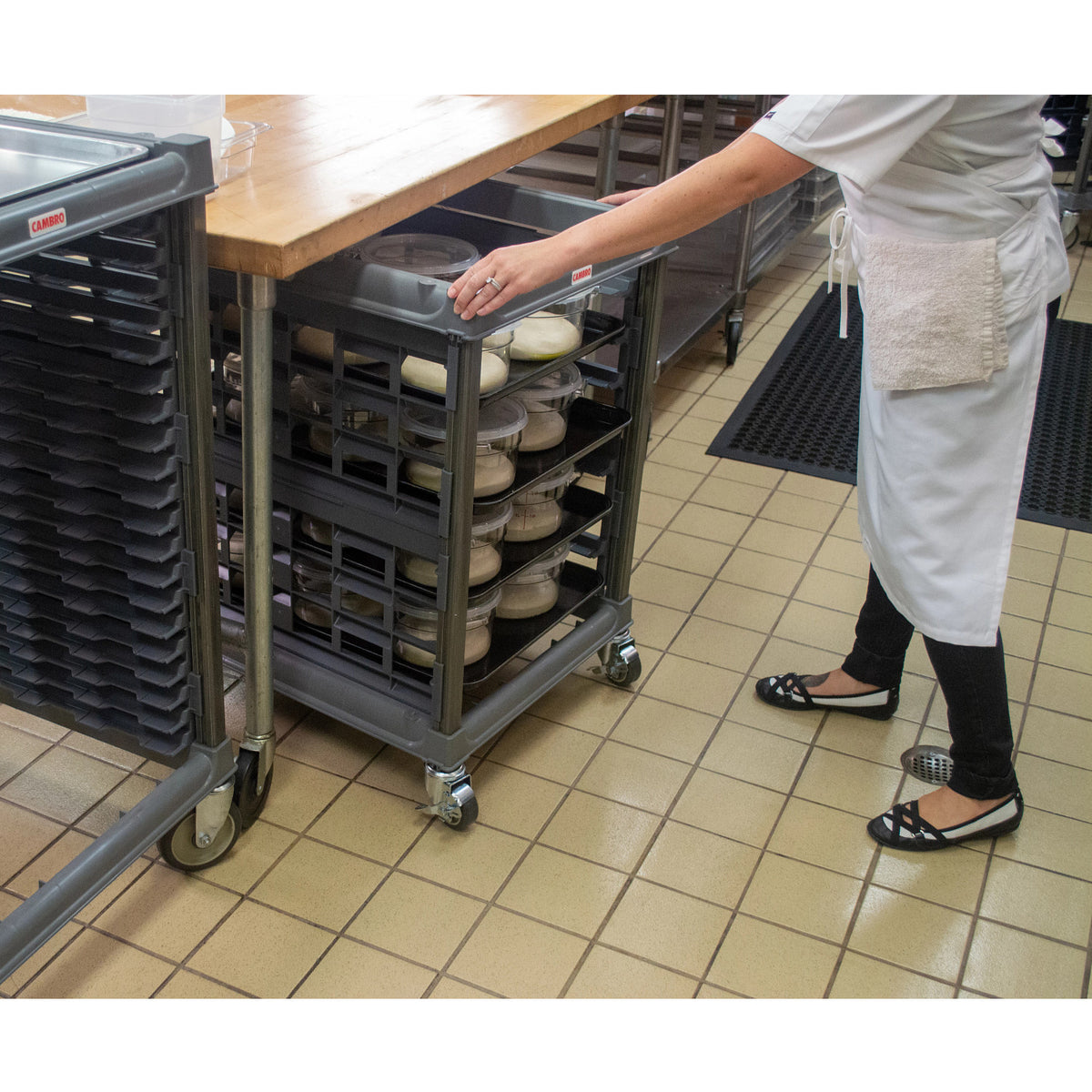Cambro UPR1826U8580 Ultimate Sheet Pan Rack, Undercounter, 8 Pans - Brushed Graphite