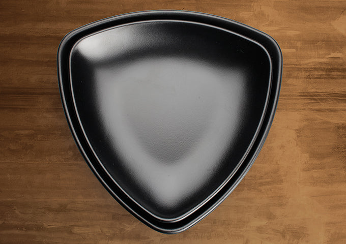 Winco WDM015-301, 8-1/8" Natsuki Melamine Triangular Plate, Black, 24pcs/case