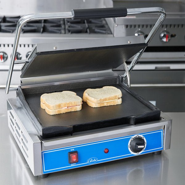Globe GSG1410 Mid - Size Panini Sandwich Grill with Smooth Plates, 14" x 10" Cooking Surface - 120V, 1800W