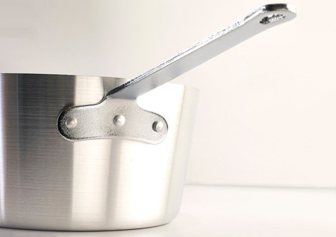 WINCO ASP - 5 Tapered Aluminum Sauce Pan - 5 Qt.